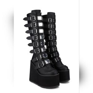 Size 7 Demonia Trinity Boots